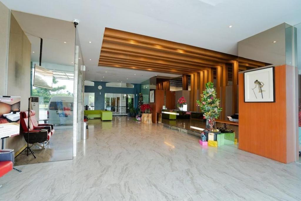 เดอะ ครูว์ โฮเต็ล กัวลานามู อินเตอร์เนชั่นแนล แอร์พอร์ต Hotel เมดาน ภายนอก รูปภาพ
